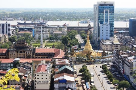 The British Administration decided to rearrange Rangoon using a "grid system" and use Sule Paya (pagoda) as the center of the axis. To the left is the "National Monument".